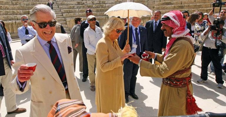 Em viagem ao país, o nobre casal britânico cativa cidadãos com sua simpatia e se encanta com a cidade de Jerash. - Reuters