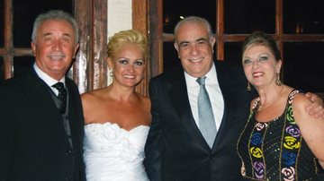 Valdir Tamburus oficializa a união com Diane Tamburus e festeja com o senador Antonio Carlos Rodrigues e sua mulher, Gilda Rodrigues, no litoral de São Paulo. - -