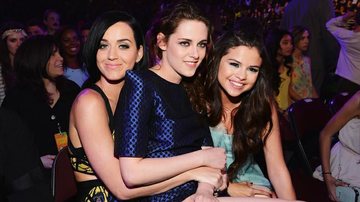 Katy Perry, Kristen Stewart e Selena Gomez no Kids' Choice Awards - Getty Images