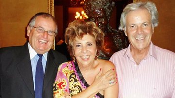 A RP Dudu Pacheco, com os empresários Carlucho Affonseca e Rodolfo Muller, festeja 64 anos, em SP. - -