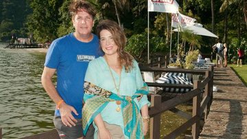 O casal Fernando J. de Azevedo Figueiredo e Cordelia Maranhão Machado Figueiredo na Ilha de CARAS. - -
