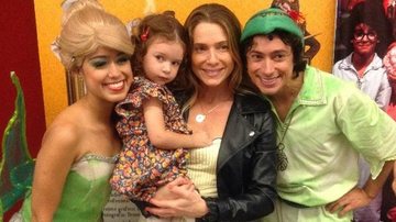 Letícia Spiller leva a pequena Stella para assistir espetáculo infantil - Divulgação