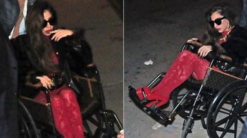 Lady Gaga em cadeira de rodas Louis Vuitton - Grosby Group