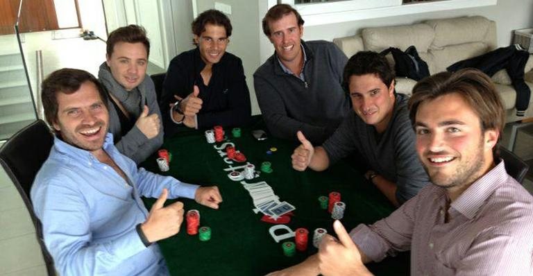 Rafael Nadal se aventura no pôquer com os amigos - Reprodução/Facebook