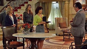 Roberta (Gloria Pires) devolve os diamantes para Otávio (Tony Ramos) - Guerra dos Sexos/TV Globo