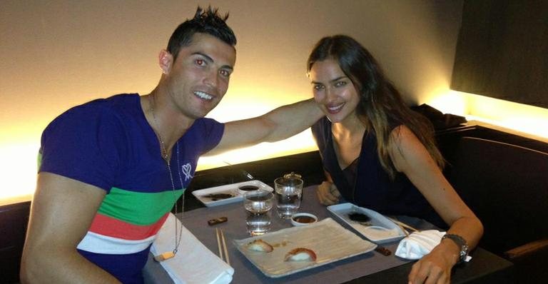 Cristiano Ronaldo curte jantar romântico com Irina Shayk - Reprodução/Facebook