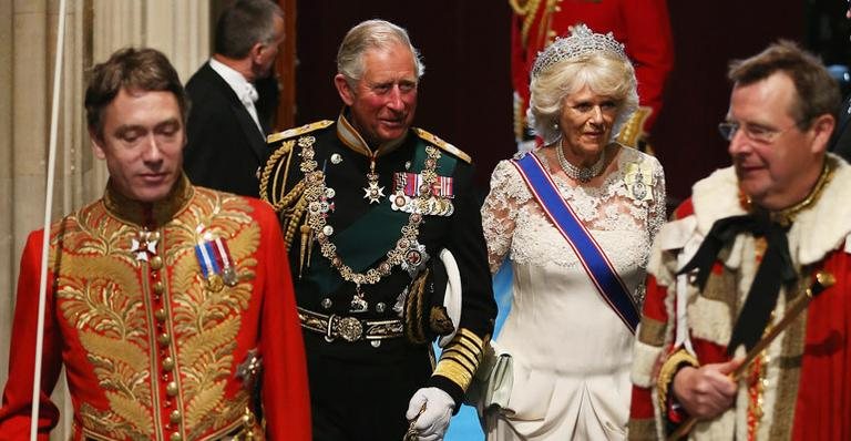 O príncipe Charles e a duquesa da Cornualha Camilla Parker-Bowles chegam para abertura solene do Parlamento britânico - Getty Images