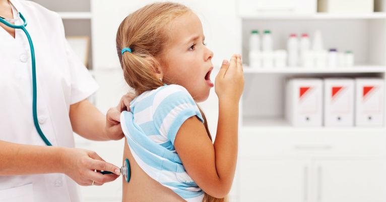 Os pai tem que ficar atentos à saúde dos filhos pequenos nesta época do ano - Shutterstock