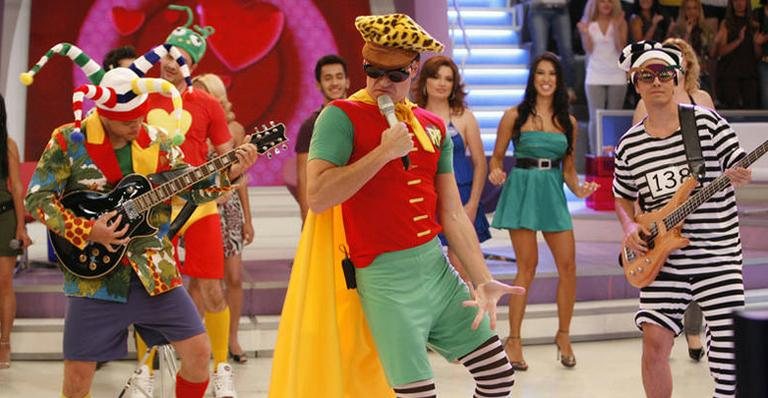 Rodrigo Faro já imitou Dinho no quadro 'Dança Gatinho' - Edu Moraes/TV Record