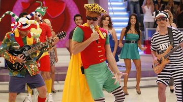 Rodrigo Faro já imitou Dinho no quadro 'Dança Gatinho' - Edu Moraes/TV Record