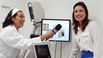 Scheila Carvalho visita clínica de estética e tem dia de repórter da TV CARAS ao entrevistar a dermatologista
Kátia Volpe, na capital paulista. - -