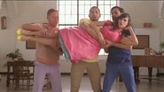 Zooey Deschanel ataca de fofa em videoclipe de 'I Could've Been Your Girl' - Reprodução