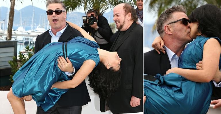 Alec Baldwin quase deixa a esposa pelada no tapete vermelho do Festival de Cinema de Cannes - Getty Images