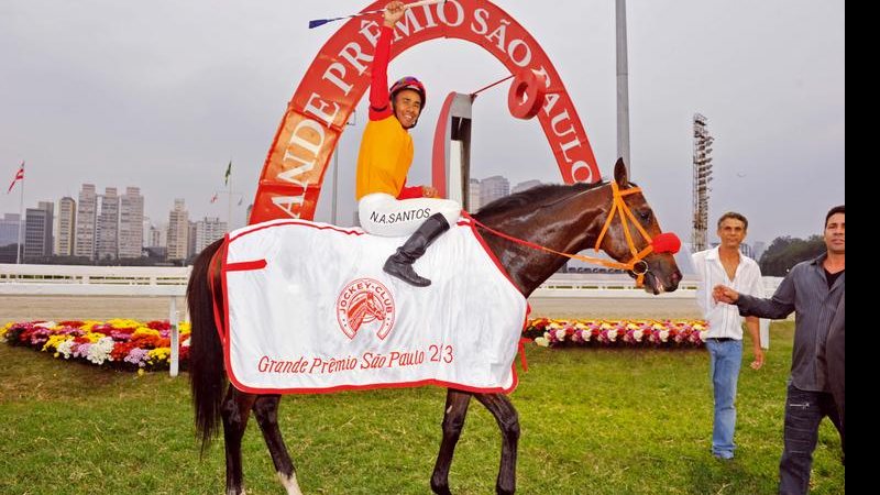 Nelson Alexandre dos Santos com o cavalo Gober - Gustavo Scatena