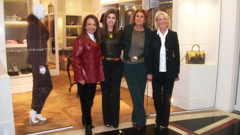 Maria Emilia Genovesi, Mara Bastos e Betty Valesco (à direita) vão à loja de Eliana Succar Assad. - -