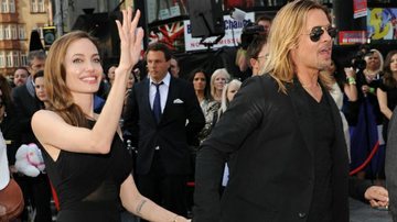 Ao lado do marido Brad Pitt, a atriz Angelina Jolie faz sua primeira aparição após o anúncio da retirada dos seios para evitar um câncer - Getty Images