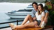 Na Ilha de CARAS, casal de atores revela com bom humor a história do início da relação - Caio Guimarães