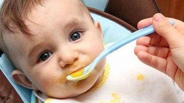 Papinhas gostosas e saudáveis entram no cardápio dos bebês quando eles completam seis meses - Shutterstock