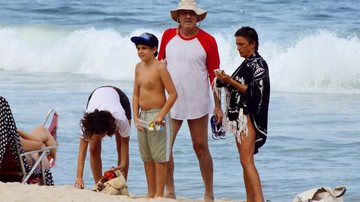 Bial e a família na praia do Leblon - J. Humberto/Ag News