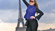 Tatyana brinca em frente a Torre Eiffel - -