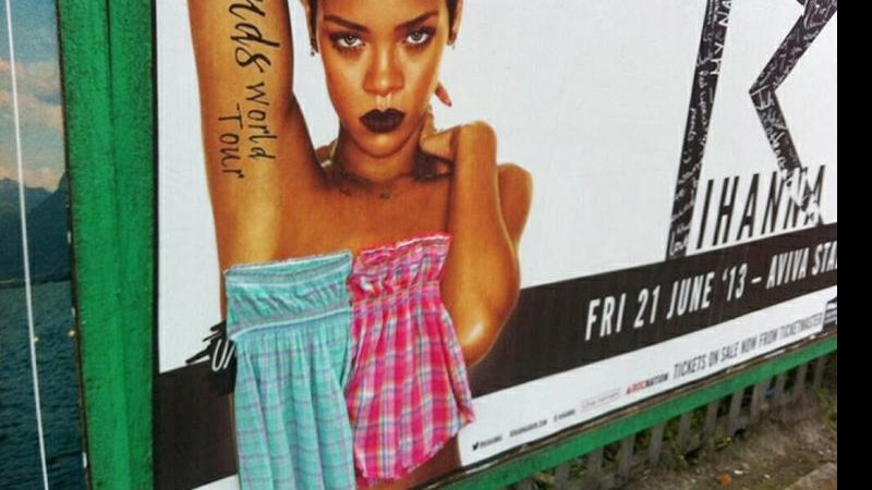 Moradores de Dublin cobrem cartazes que mostram seios de Rihanna - Reprodução/Twitter