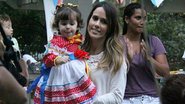 A atriz Fernanda Pontes e a filha, Malu, se divertem em festa junina no Rio - Delson Silva/AgNews