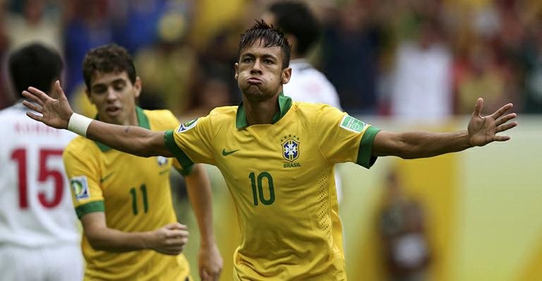 Neymar comemora o primeiro gol do Brasil sobre o Japão - Ueslei Marcelino/Reuters
