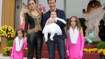 Rodrigo Faro e Vera Viel com as filhas, Maria, Helena e Clara - Francisco Cepeda/AgNews