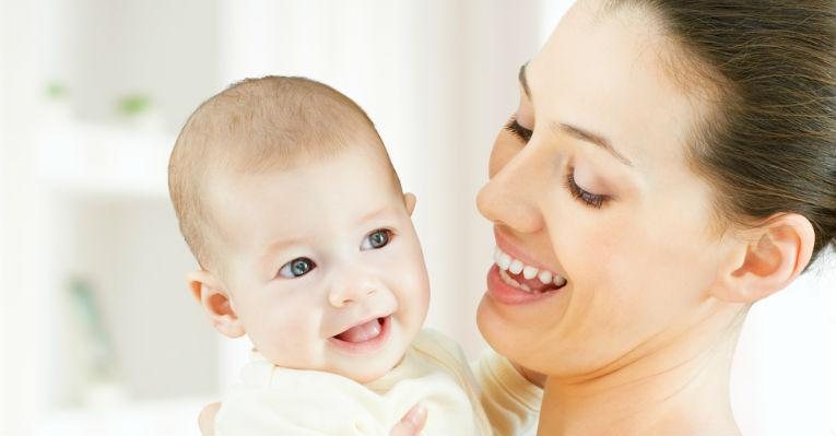 Os bebês só conseguem sorrir socialmente a partir do terceiro mês de vida - Shutterstock