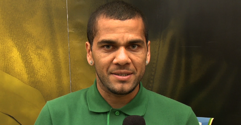 Daniel Alves, lateral da seleção brasileira - TV CARAS