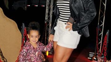 Scheila Carvalho e filha, Giullia em festa para a pequena. - Thiago Duran/AgNews