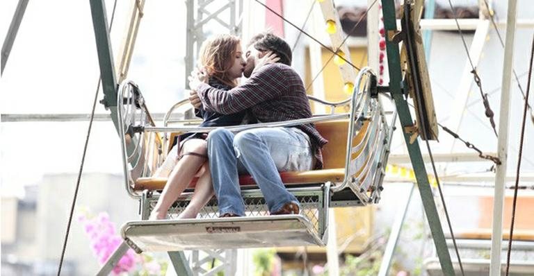 Thales e Nicole se beijam em 'Amor à Vida' - Divulgação/TV Globo