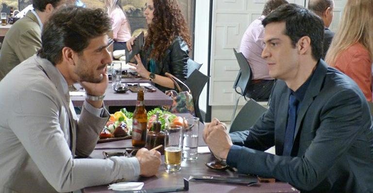 Félix se oferece para Jacques em 'Amor à Vida' - Divulgação/TV Globo