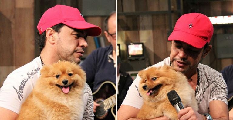 Zezé Di Camargo com a cachorrinha Mia - Reprodução / TV Globo