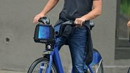 Leonardo Dicaprio em passeio de bike pela Big Apple. - Startraxs/The Grosby Group