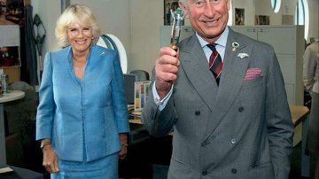 Príncipe Charles visita set da série Doctor Who com Camilla. - Reuters/Arthur Edward/Pool