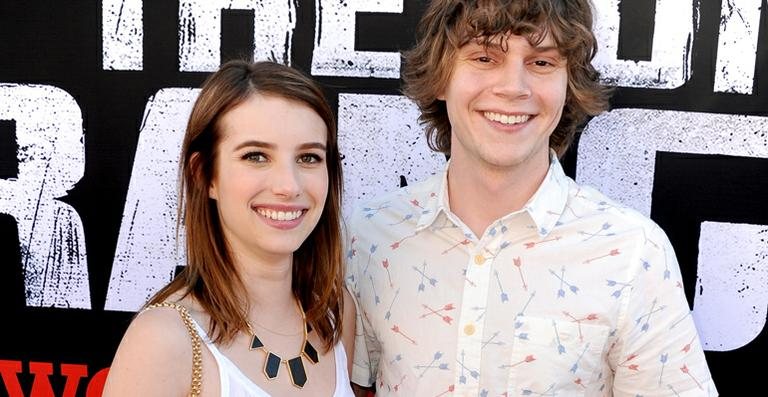 Emma Roberts e Evan Peters - Getty Images