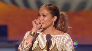 Jennifer Lopez chora em premiação - Reprodução