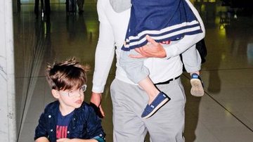 Ricky Martin com os filhos gêmeos, Matteo e Valentino. - Inf Photo/The Grosby Group