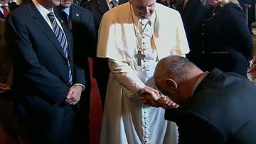 Oscar Schmidt recebe a benção do Papa Francisco - Reprodução