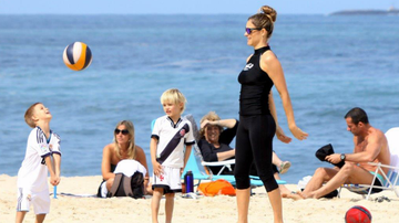 Fernanda Lima curte praia com os filhos e o marido - J. Humberto / Ag. News