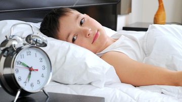 Colocar o filho para dormir pode se tornar em um pesadelo na volta às aulas. Saiba como evitar o problema! - Shutterstock