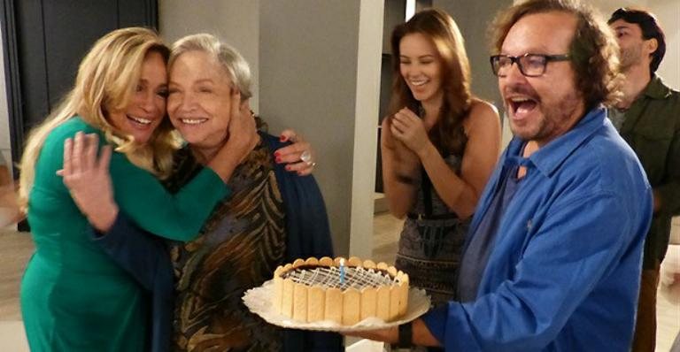 Nathalia Timberg festeja seu aniversário de 84 anos - TV Globo