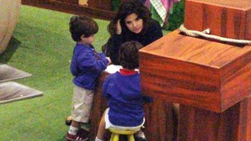 Vanessa Giácomo com os filhos, Raul e Moisés. - Marcus Pavão