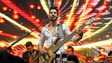 Gusttavo Lima no palco em SP. - Thiago Duran/Agnews
