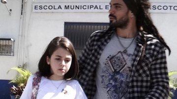 Amor à Vida: Ninho sequestra Paulinha na saída da escola - Divulgação/TV Globo