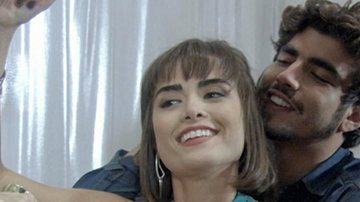 Amor à Vida: Michel e Patrícia ficam juntos em provador e não percebem câmera - TV Globo