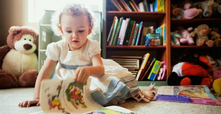 Crianças têm que ter contato com a literatura desde o primeiro ano de vida - Getty Images