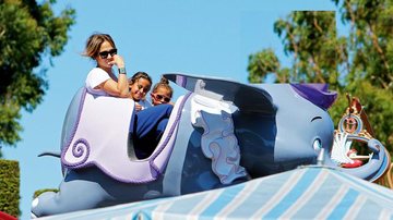 Jennifer Lopez curte os filhos, os gêmeos Max e Emme - Splash News/AKM-GSI