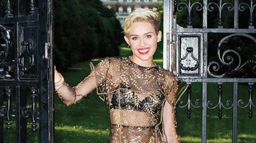 Miley Cyrus posa para a Harper's Bazaar de outubro - Reprodução/ Harper's Bazaar